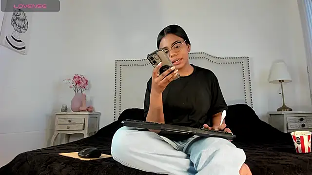 madii lenon online show from June 23, 2026, 8:40 pm