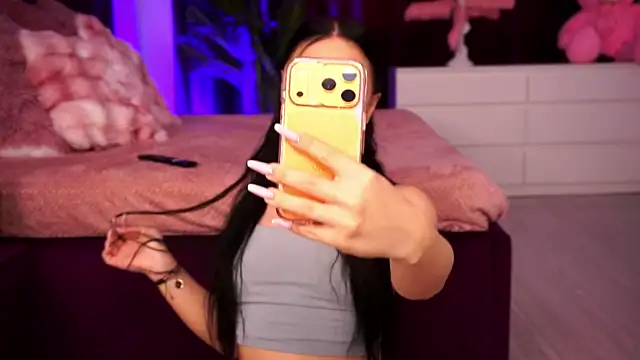 SashaLorrenz online show from April 9, 2026, 4:23 am