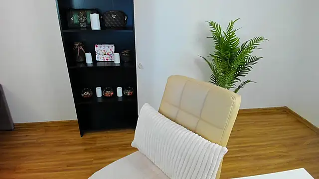khloe starrr online show from June 1, 2026, 2:41 pm
