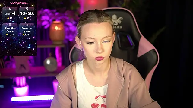 SweetDaisy me online show from March 8, 2026, 8:07 am