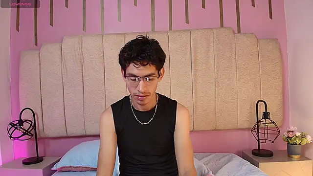 Snapshot of skinny_jean_ chatting on February 28, 2026, 1:56 pm skinny jean online show from February 28, 2026, 1:56 pm