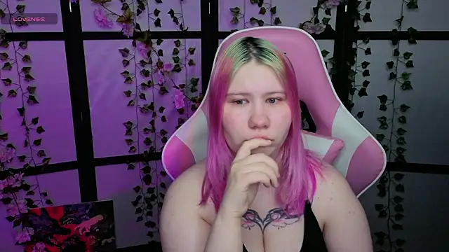 Snapshot of kitsune_little chatting on April 10, 2026, 9:30 pm kitsune little online show from April 10, 2026, 9:30 pm