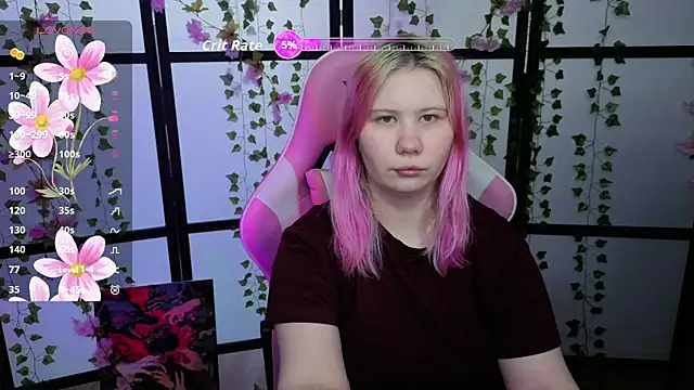 Snapshot of kitsune_little chatting on April 13, 2026, 7:47 am kitsune little online show from April 13, 2026, 7:47 am