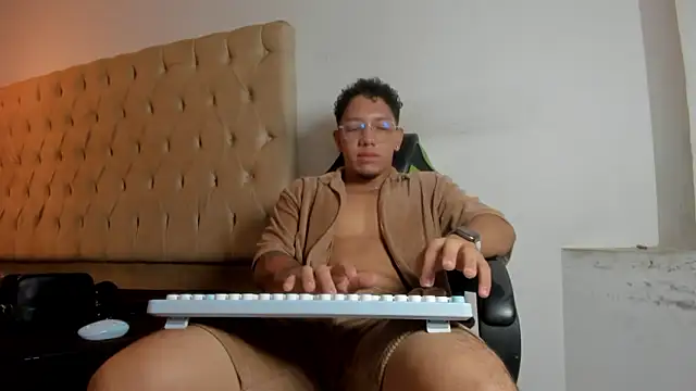 MaxSeduce23 online show from February 20, 2026, 1:11 pm