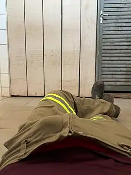 Nickysfd01 online show from April 11, 2026, 2:21 pm