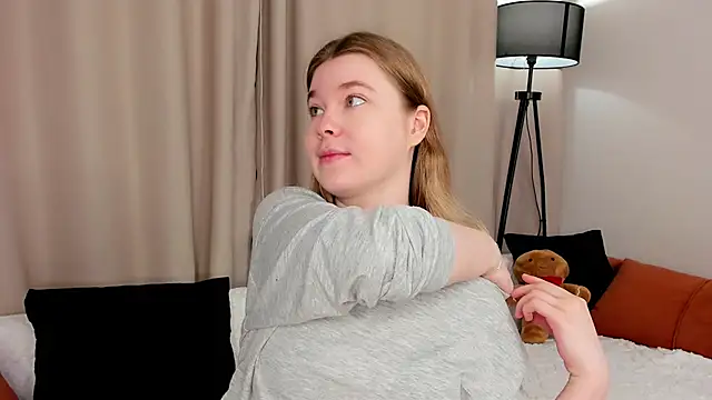 MaraaSwan online show from April 14, 2026, 2:17 am