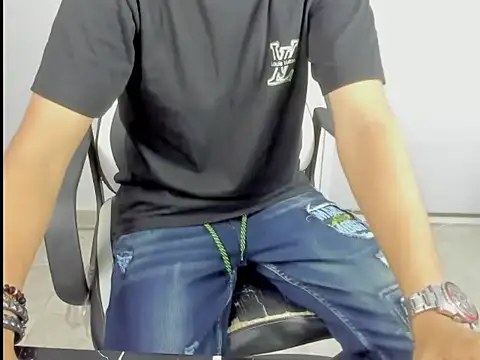 Snapshot of badboy_master chatting on February 19, 2026, 7:32 pm badboy master online show from February 19, 2026, 7:32 pm