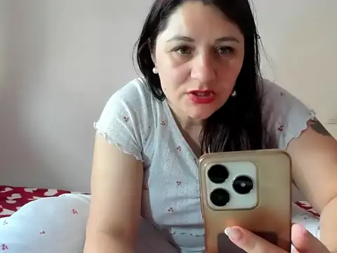 Snapshot of EVELYNA88 chatting on February 16, 2026, 11:39 am EVELYNA88 online show from February 16, 2026, 11:39 am