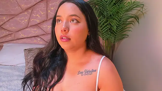 Snapshot of melanie_velle chatting on February 19, 2026, 3:02 am melanie velle online show from February 19, 2026, 3:02 am