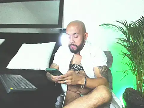 Snapshot of King_bear_25 chatting on February 26, 2026, 1:48 am King bear 25 online show from February 26, 2026, 1:48 am