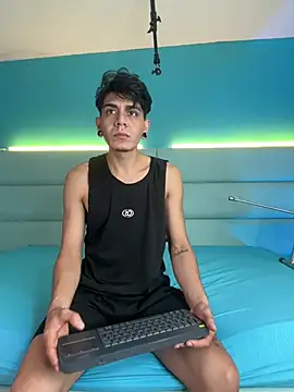 Snapshot of abrilandjulian chatting on February 23, 2026, 12:02 pm abrilandjulian online show from February 23, 2026, 12:02 pm