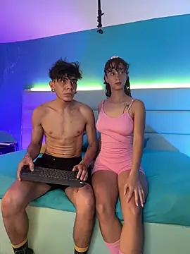 Snapshot of abrilandjulian chatting on March 3, 2026, 11:38 am abrilandjulian online show from March 3, 2026, 11:38 am