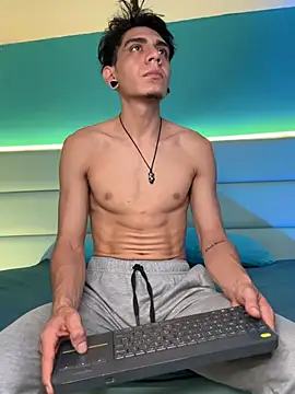 Snapshot of abrilandjulian chatting on March 12, 2026, 11:49 am abrilandjulian online show from March 12, 2026, 11:49 am