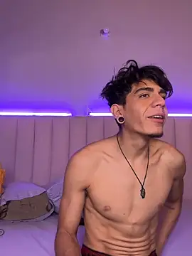 Snapshot of abrilandjulian chatting on April 1, 2026, 11:44 am abrilandjulian online show from April 1, 2026, 11:44 am