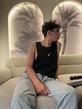 Snapshot of abrilandjulian chatting on April 3, 2026, 12:03 pm abrilandjulian online show from April 3, 2026, 12:03 pm