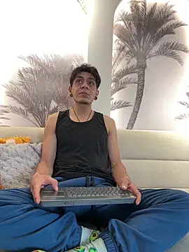 Snapshot of abrilandjulian chatting on April 9, 2026, 11:48 am abrilandjulian online show from April 9, 2026, 11:48 am