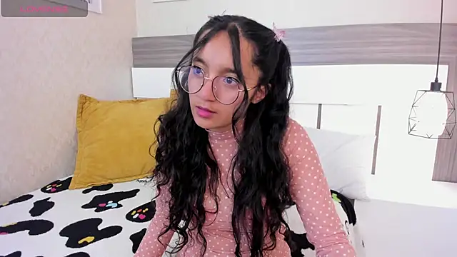 Snapshot of Emilyblussh chatting on March 2, 2026, 6:04 pm Emilyblussh online show from March 2, 2026, 6:04 pm