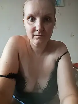 Snapshot of SusanGold9211 chatting on July 21, 2026, 9:44 am SusanGold9211 online show from July 21, 2026, 9:44 am