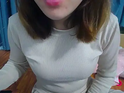 Snapshot of Lunababty chatting on February 16, 2026, 5:53 pm Lunababty online show from February 16, 2026, 5:53 pm