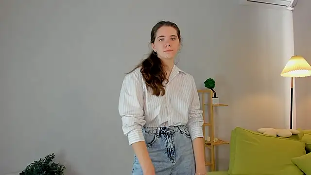 JacquelynGraig online show from February 17, 2026, 7:38 am