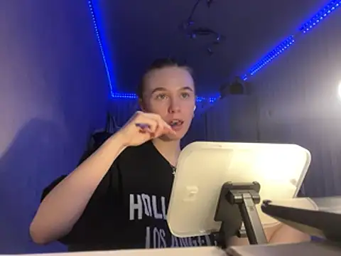 Snapshot of melissashineee chatting on February 25, 2026, 11:42 am melissashineee online show from February 25, 2026, 11:42 am