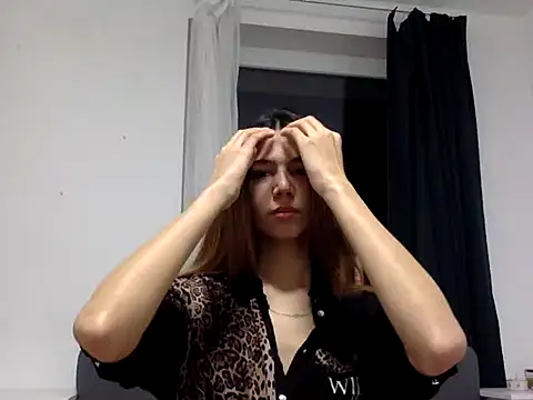 Snapshot of KiraVixenSweet chatting on February 23, 2026, 7:33 pm KiraVixenSweet online show from February 23, 2026, 7:33 pm