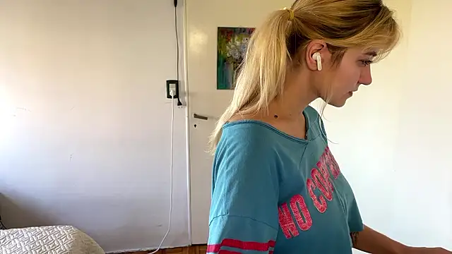 Sophiasnarl online show from March 7, 2026, 8:50 pm