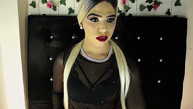 Kristal Queen01 online show from April 12, 2026, 6:18 am