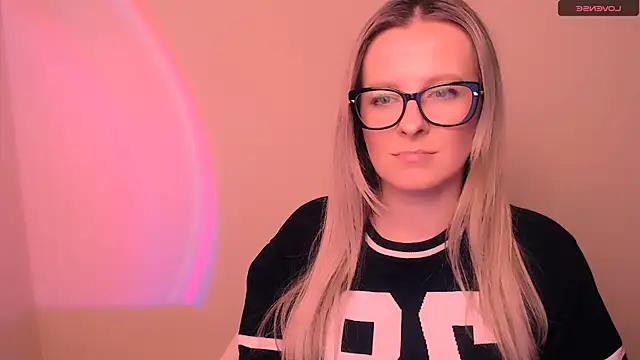 Snapshot of AnnePeach chatting on February 16, 2026, 5:31 pm AnnePeach online show from February 16, 2026, 5:31 pm