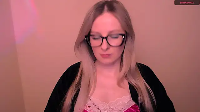 Snapshot of AnnePeach chatting on March 6, 2026, 6:04 pm AnnePeach online show from March 6, 2026, 6:04 pm