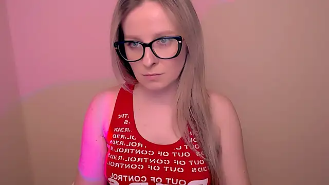 Snapshot of AnnePeach chatting on April 3, 2026, 6:17 pm AnnePeach online show from April 3, 2026, 6:17 pm