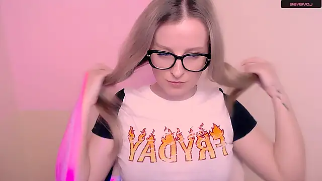 Snapshot of AnnePeach chatting on April 9, 2026, 6:13 pm AnnePeach online show from April 9, 2026, 6:13 pm