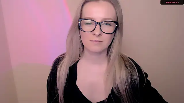 Snapshot of AnnePeach chatting on April 15, 2026, 3:41 pm AnnePeach online show from April 15, 2026, 3:41 pm