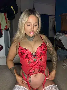 Snapshot of Summerwestt chatting on March 27, 2026, 8:19 pm Summerwestt online show from March 27, 2026, 8:19 pm