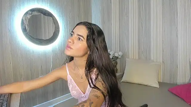 Snapshot of Isabellaa_Rosee chatting on June 19, 2026, 8:01 pm Isabellaa Rosee online show from June 19, 2026, 8:01 pm