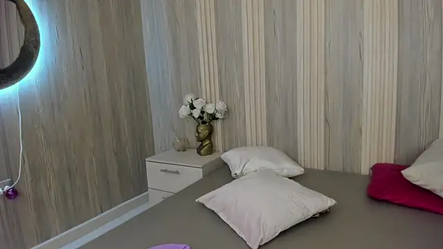 Snapshot of Isabellaa_Rosee chatting on June 22, 2026, 8:17 pm Isabellaa Rosee online show from June 22, 2026, 8:17 pm