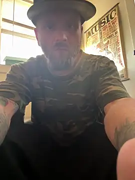 Snapshot of Mikeytoxxxic chatting on March 13, 2026, 10:16 pm Mikeytoxxxic online show from March 13, 2026, 10:16 pm