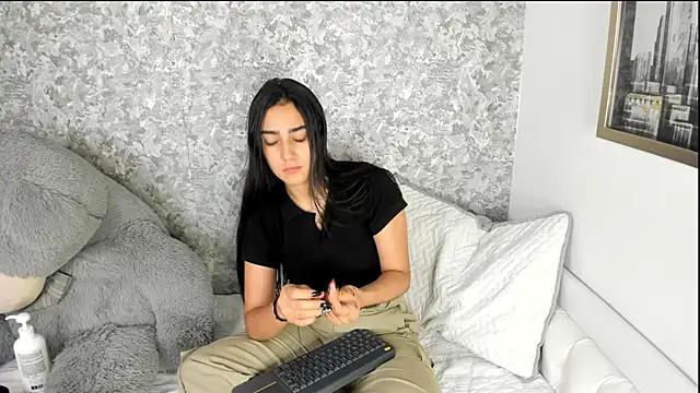 Snapshot of Anika_H chatting on May 2, 2026, 1:05 pm Anika H online show from May 2, 2026, 1:05 pm
