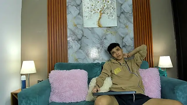 YOUNG BOYS HELL online show from March 4, 2026, 1:11 am