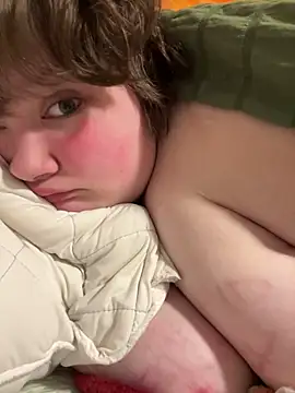 Snapshot of plushietoy chatting on February 21, 2026, 2:40 pm plushietoy online show from February 21, 2026, 2:40 pm