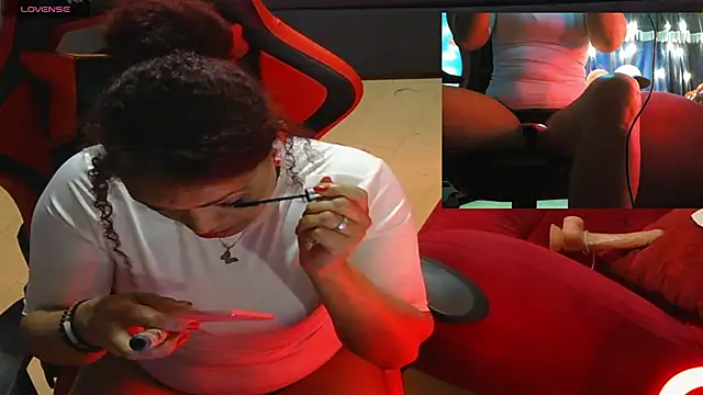 Snapshot of Helensex1 chatting on February 15, 2026, 9:44 pm Helensex1 online show from February 15, 2026, 9:44 pm