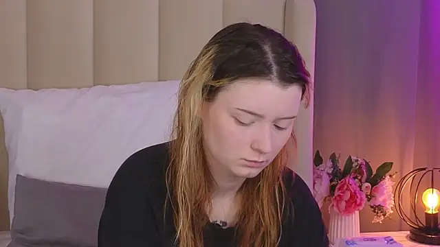 AlyssFrost online show from June 17, 2026, 2:25 am
