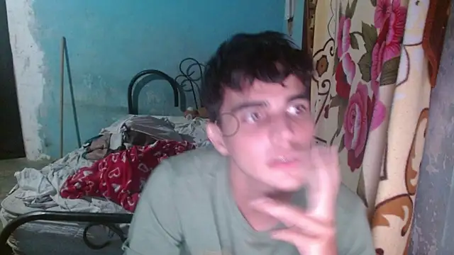Snapshot of heiker__ chatting on June 7, 2026, 3:43 am heiker online show from June 7, 2026, 3:43 am