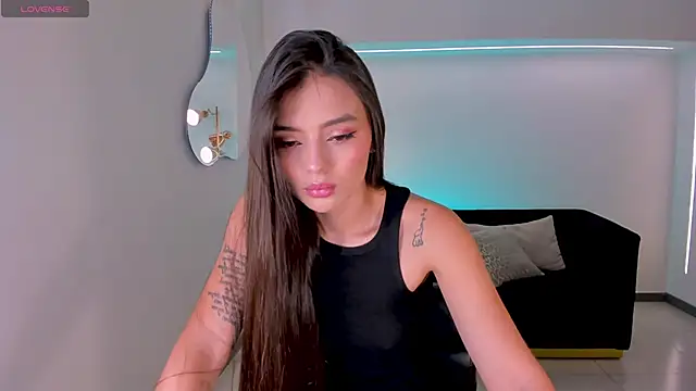 JulietteMoreau online show from February 28, 2026, 8:10 pm