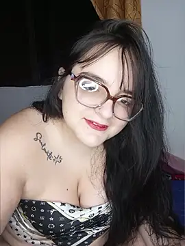 Snapshot of daphneev chatting on June 4, 2026, 1:44 am daphneev online show from June 4, 2026, 1:44 am