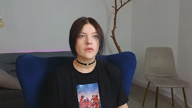 DeliaEffy online show from March 23, 2026, 12:53 pm