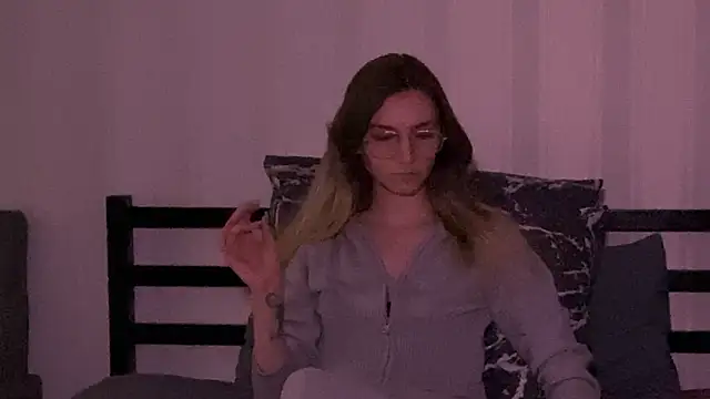 missmiroslava online show from March 3, 2026, 7:53 pm