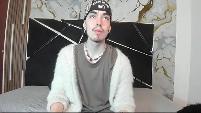 Couple In Heat online show from April 8, 2026, 7:47 pm