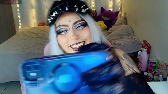 maliciaXpoison online show from April 25, 2026, 4:15 am