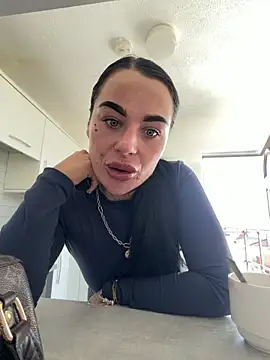 Snapshot of Darkfantisyx chatting on April 1, 2026, 2:25 pm Darkfantisyx online show from April 1, 2026, 2:25 pm